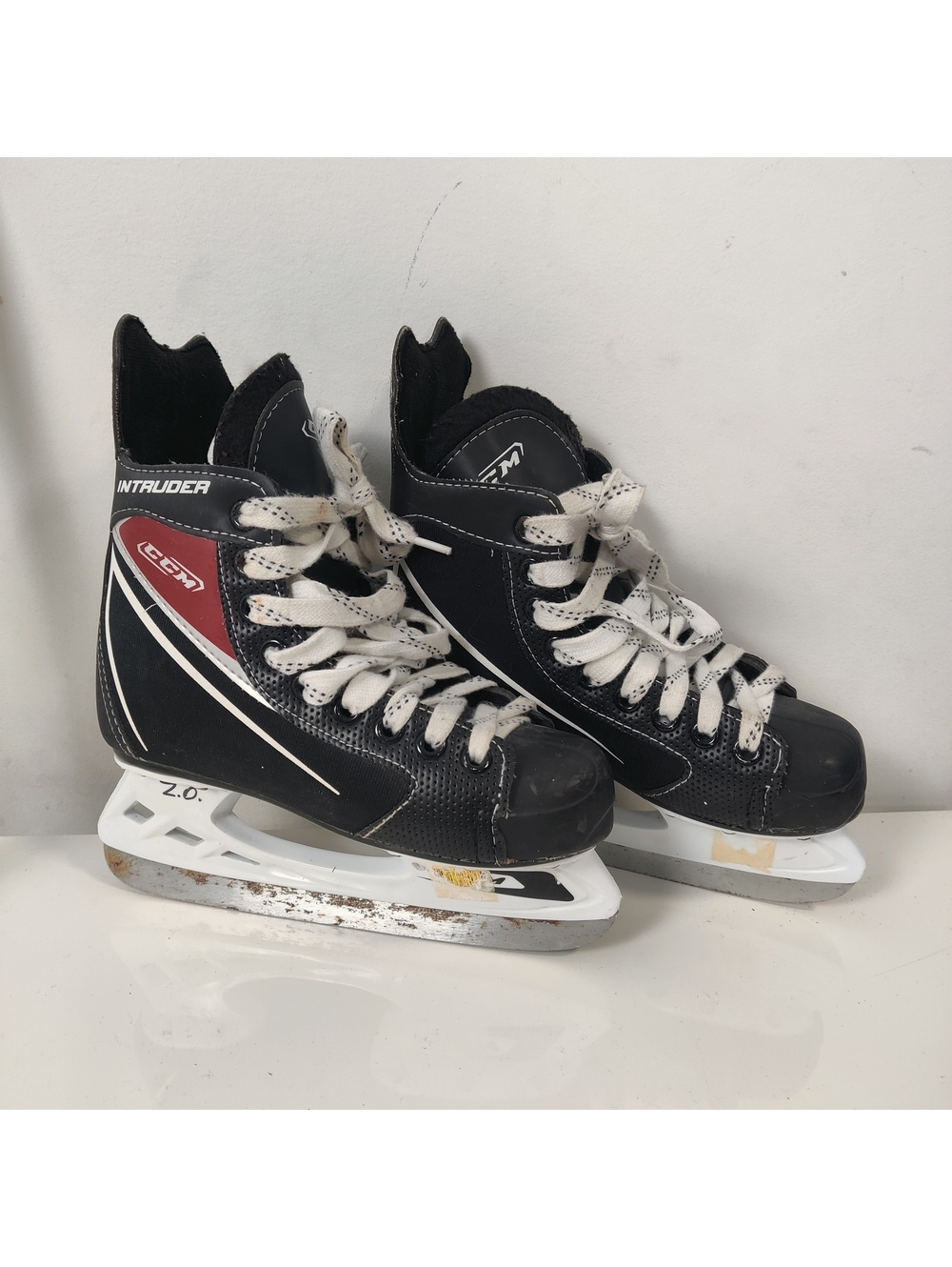 CCM Intruder Black Ice Hockey Skates Size 1 Winter